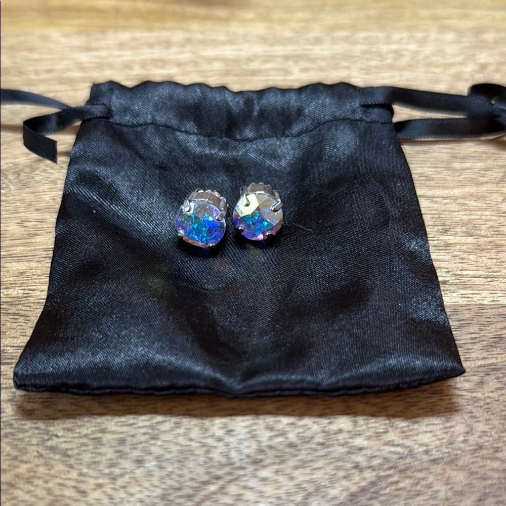 Sabika Iridescent Stud Earrings with Black Pouch